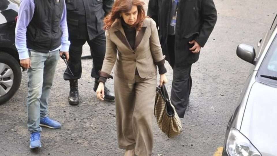 cristina comodoro large