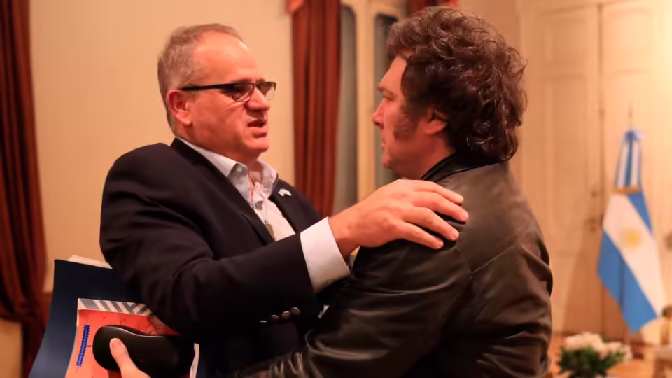el presidente javier milei recibe al embajador del estado de israel en la argentina eyal sela en la casa rosada prensa presidencia VVCO7R4ROFDTJOM7DL6S72SUHM