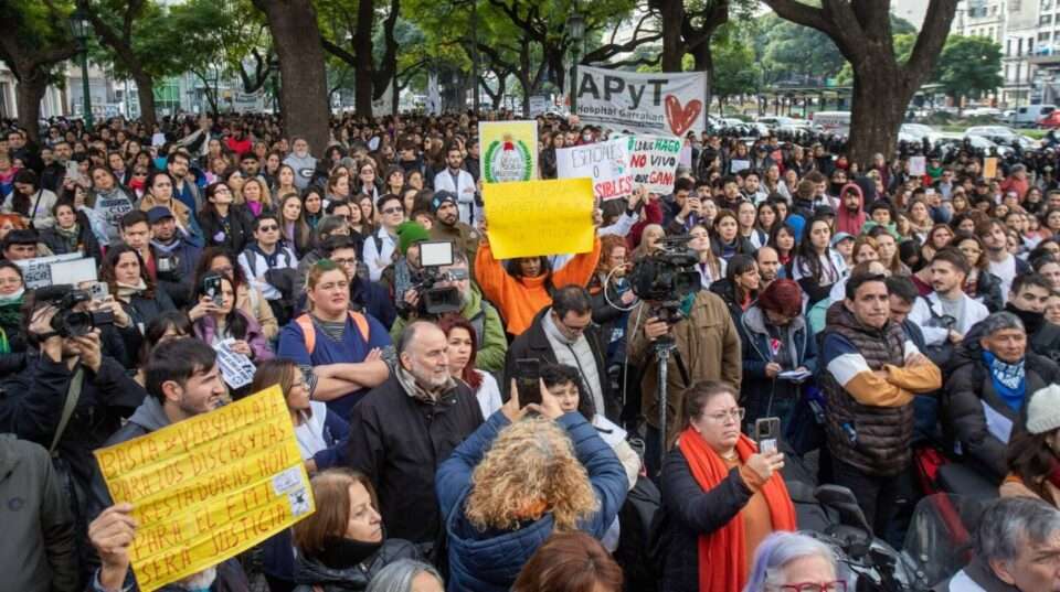 la semana pasada los medicos del hospital garrahan protestaron frente al ministerio de salud foto na damian dopacio GN2TEQK24RAU7PYVFSCGYEQPB4
