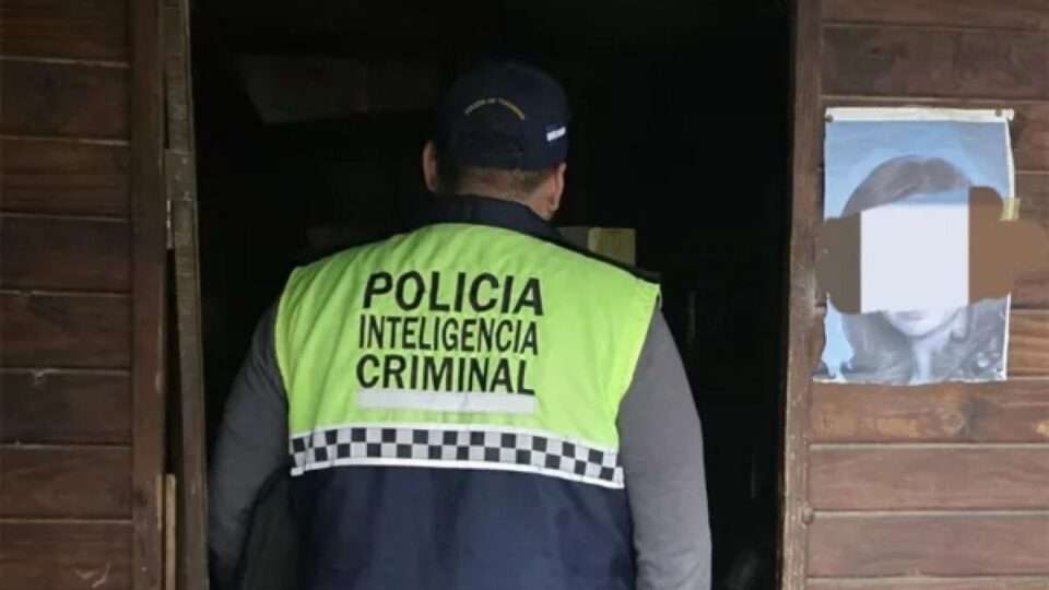 amenaza milei mujer large