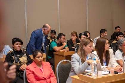 Juicio por el femicidio de Cecilia: desalojaron al abogado de uno de los Sena por tomar fotos al jurado 1 0 18