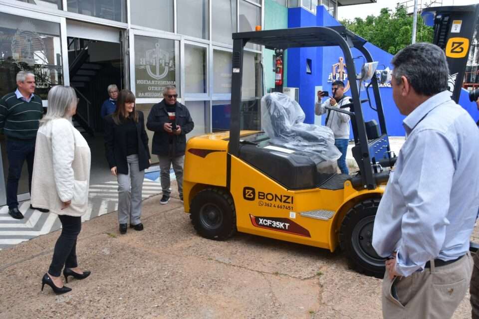 EL PUERTO DE BARRANQUERAS INCORPORÓ NUEVO EQUIPAMIENTO PARA FORTALECER EL SERVICIO AL SECTOR PRODUCTIVO 1 WhatsApp Image 2025 10 31 at 08.18.20