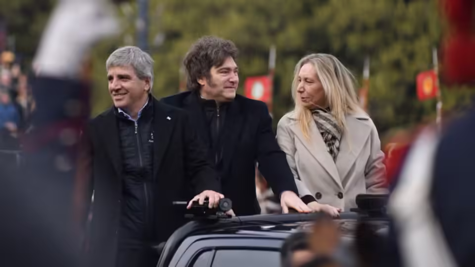 javier milei y luis caputo confirmaron la continuidad del esquema de bandas para el dolar foto na juan vargas Y4XFXOEIDVHDVJ56PTIBHUZYEE