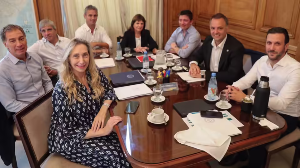 reunion de la mesa politica del gobierno en casa rosada encabezada por karina milei sigue de cerca el tratamiento legislativo del proyecto de reforma laboral foto x madorni GJHR5G24GJDZHKFOSBLIYYKTCI